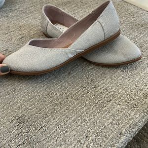 NWT toms flats 8.5 grey silver